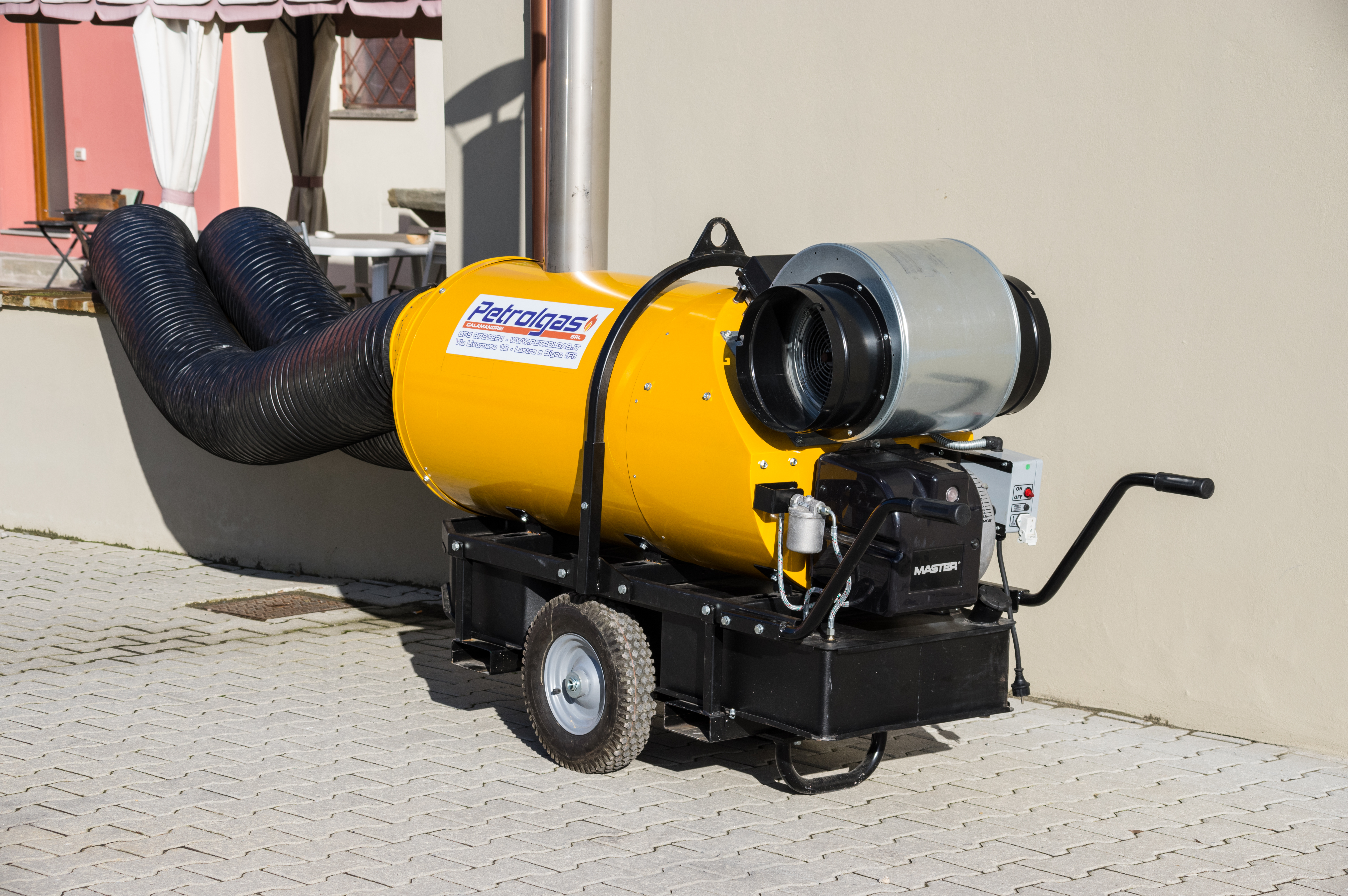 Master BV 500 CR è il generatore d'aria calda a Gasolio più flessibile adattabile ed efficiente sul mercato, unico dotato di sensori di pressione e temperatura.