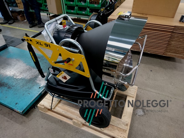 Master XL 91 - Riscaldatore a infrarossi a gasolio Master XL 91 riscalda per irraggiamento senza nessun spostamento d'aria con alta silenziosità e può essere utilizzato in ambienti aperti o chiusi con adeguata ventilazione.