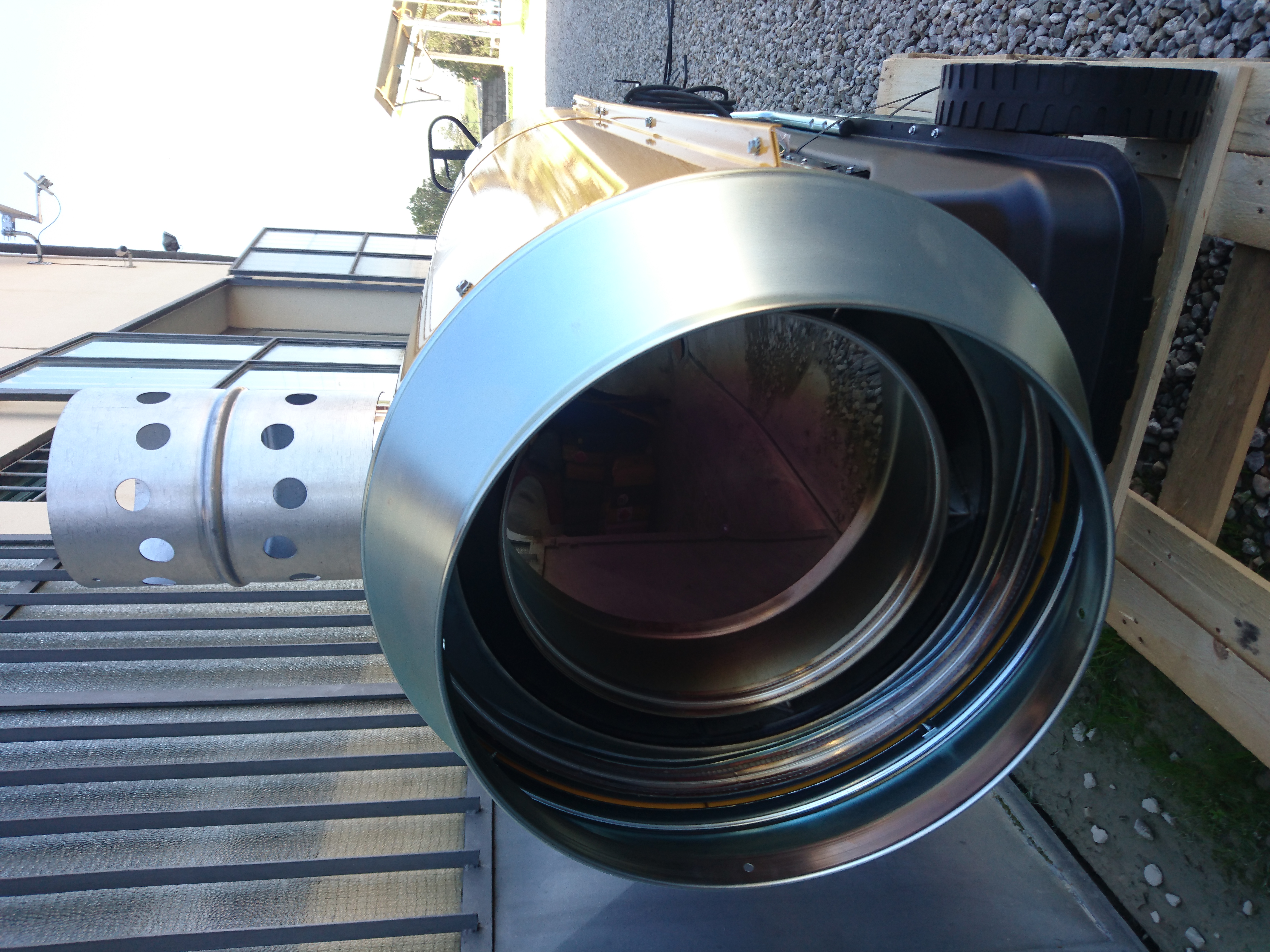 Master BV 290 è un generatore d'aria calda a Gasolio con canna fumaria per scarico dei fumi in verticale.