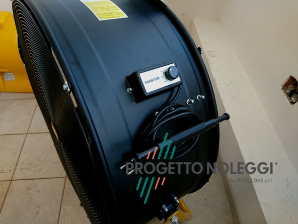 Master DF 30 - Ventilatore Professionale Master DF 30 è un ventilatore professionale a elevato flusso d'aria, facile da utilizzare e trasportare.