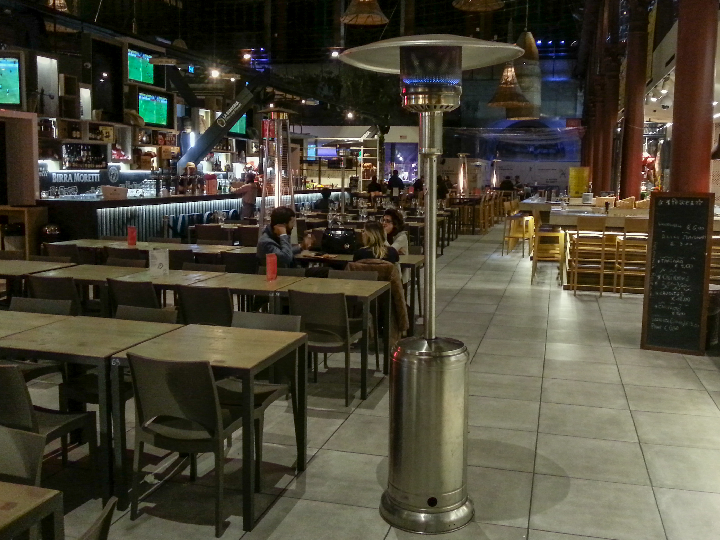 Il Fungo in acciaio Inox è un riscaldatore a GPL, con irraggiamento ad infrarossi in grado di generare 13 kW di potenza ed è utilizzato per piccoli o grandi ambienti.