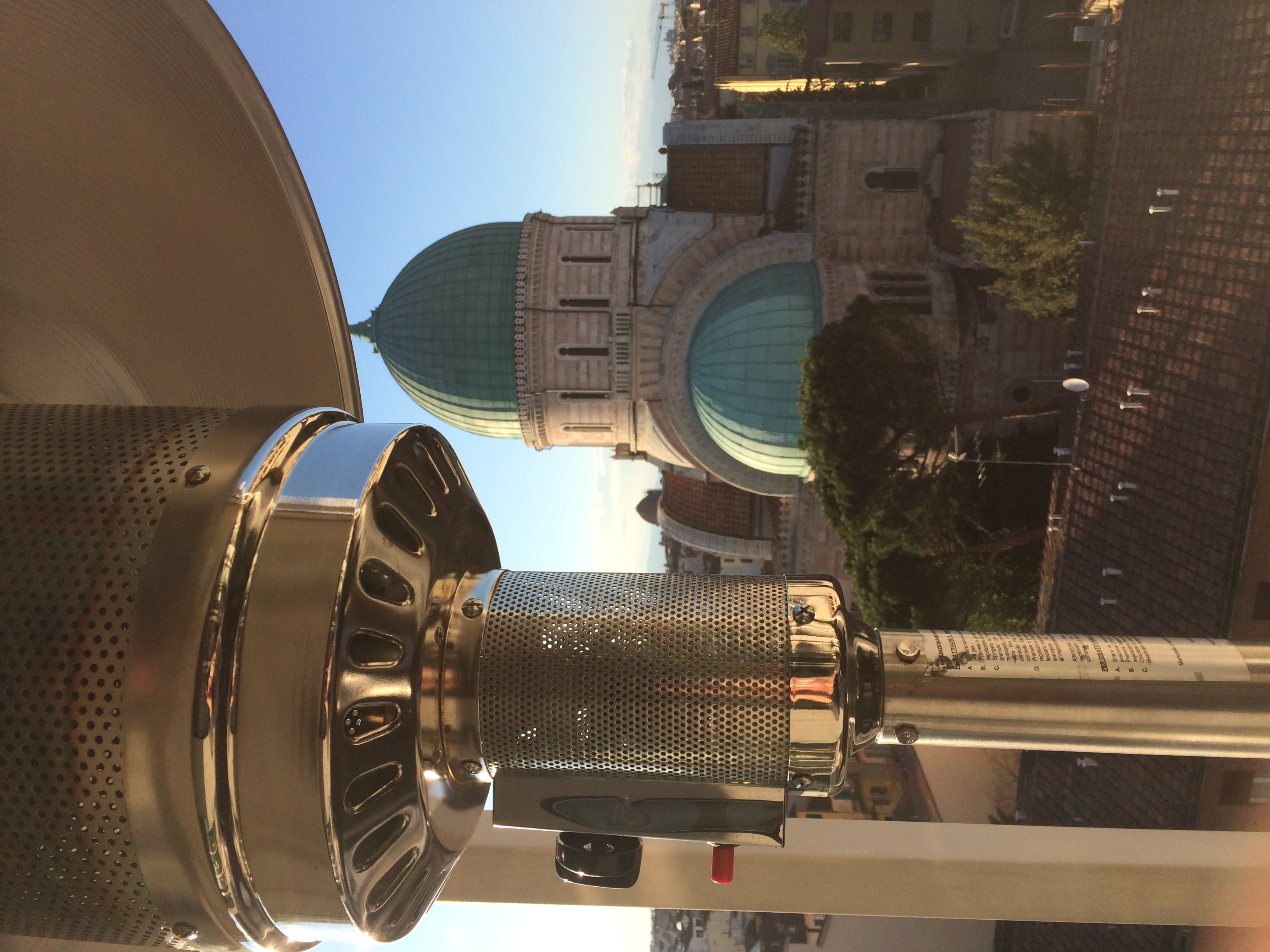 Il Fungo in acciaio Inox è un riscaldatore a GPL, con irraggiamento ad infrarossi in grado di generare 13 kW di potenza ed è utilizzato per piccoli o grandi ambienti.