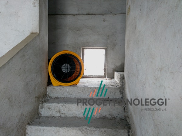 Master BL 8800 - Estrattore Soffiatore Master BL 8800 è un soffiatore professionale portatile utilizzato sovente in edilizia e nelle ristrutturazioni, oppure nei cantieri per l'aspirazione della polvere.