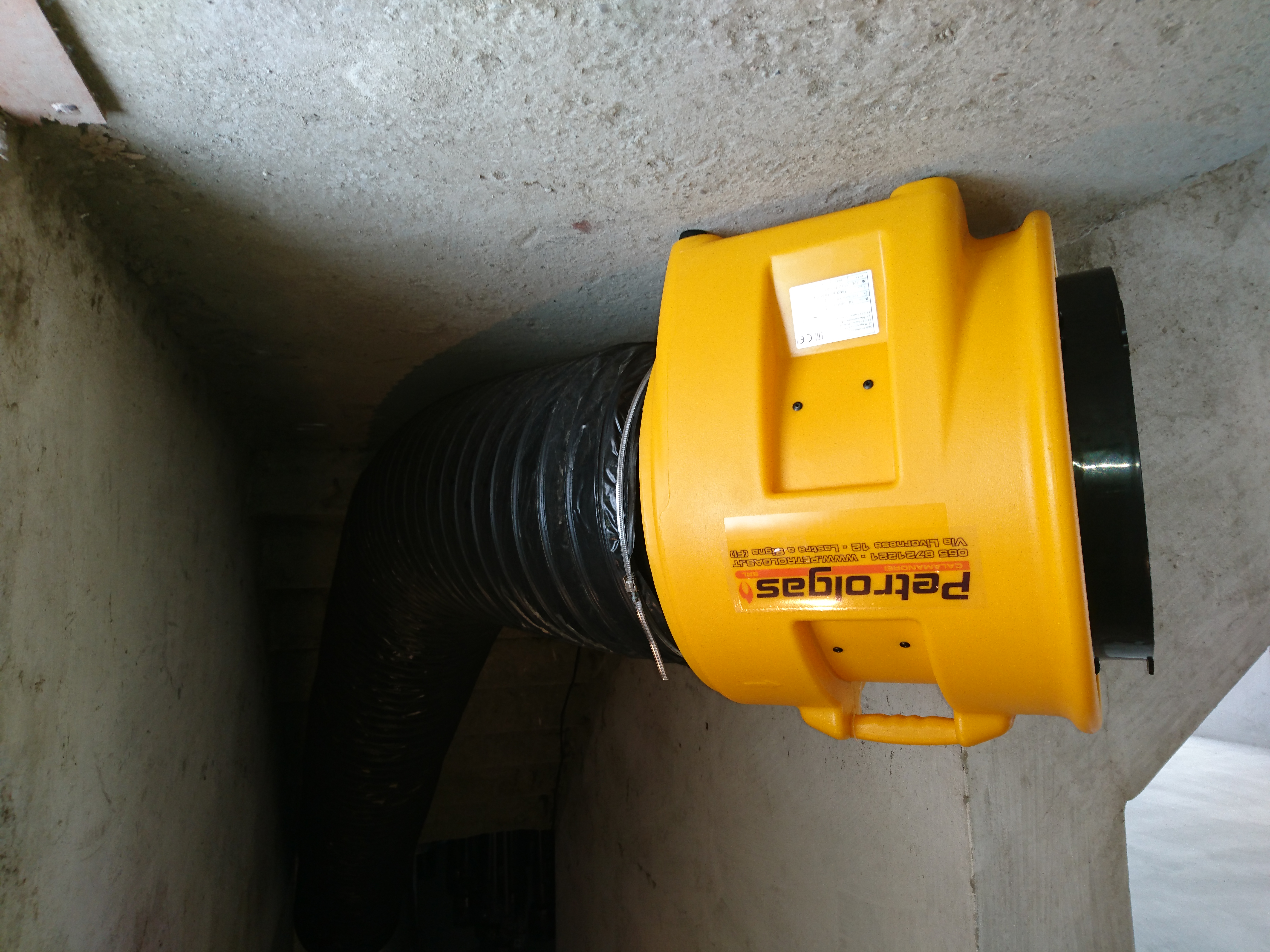 Master BL 8800 è un soffiatore professionale portatile utilizzato sovente in edilizia e nelle ristrutturazioni, oppure nei cantieri per l'aspirazione della polvere.