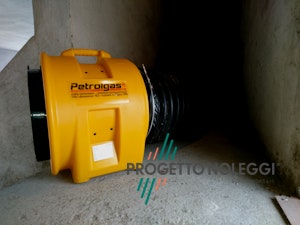 Master BL 8800 - Estrattore Soffiatore Master BL 8800 è un soffiatore professionale portatile utilizzato sovente in edilizia e nelle ristrutturazioni, oppure nei cantieri per l'aspirazione della polvere.