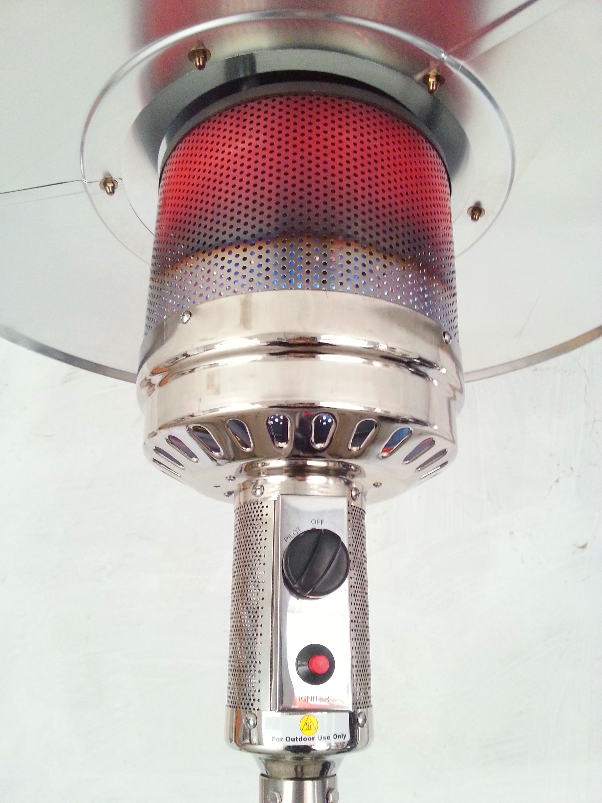 Il Fungo in acciaio Inox è un riscaldatore a GPL, con irraggiamento ad infrarossi in grado di generare 13 kW di potenza ed è utilizzato per piccoli o grandi ambienti.