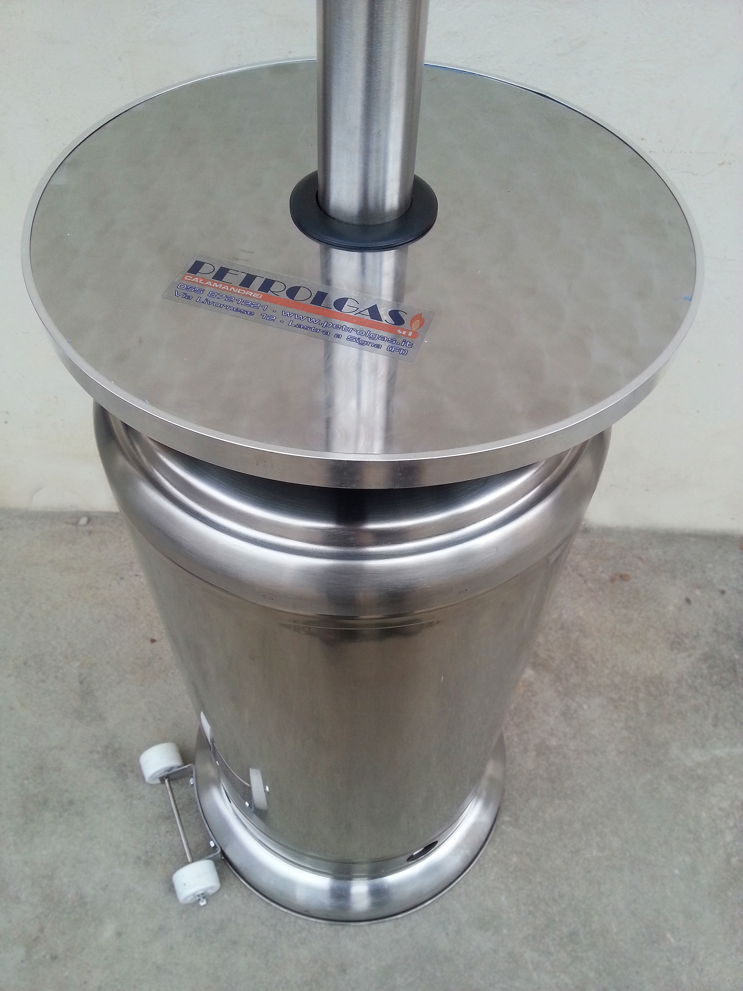 Il Fungo in acciaio Inox è un riscaldatore a GPL, con irraggiamento ad infrarossi in grado di generare 13 kW di potenza ed è utilizzato per piccoli o grandi ambienti.