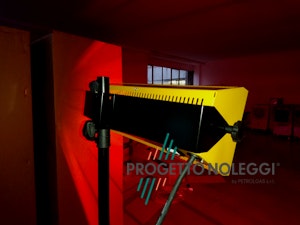 Master HALL 1500 - Riscaldatore ad infrarosso Master HALL 1500 è una lampada a infrarossi che garantisce un calore pulito e sicuro riscaldando singoli ambienti come uffici, abitazioni e negozi.