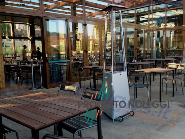 LuxuryCalor Falò Evo - Riscaldatore a gas La LuxuryCalor Falò Evo è un riscaldatore a GPL prodotto in Italia perfetto per essere utilizzato in locali pubblici, dehors ed esterni per un tocco di stile ed eleganza..