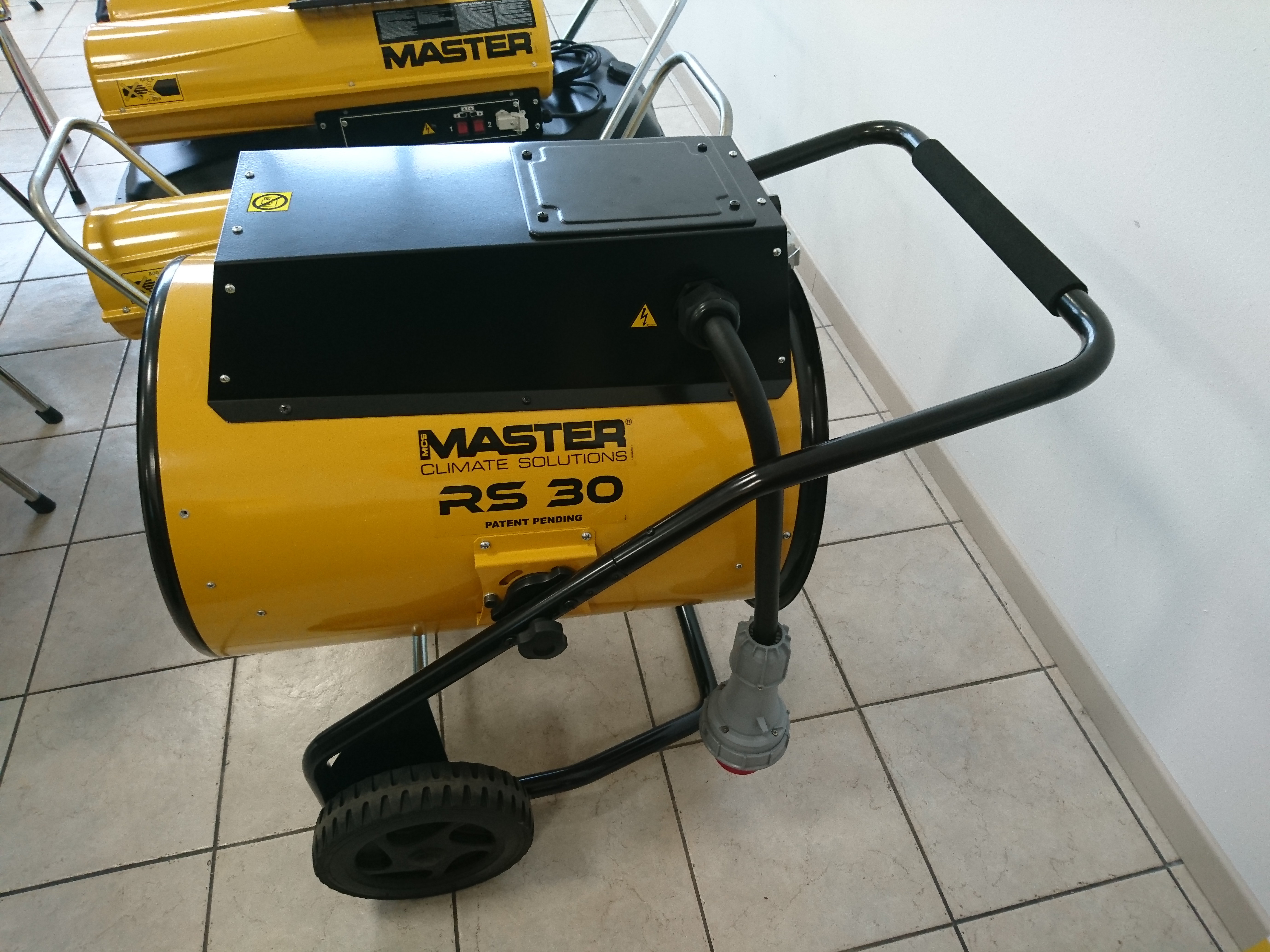 Master RS 40 è un generatore d'aria calda elettrico di grande potenza, utile per soluzioni di ogni tipologia.