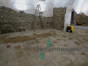 Master DHP 65 - Deumidificatore a Condensazione Master DH 65 è un deumidificatore con lo scarico continuo grazie alla pompa dell'acqua che lavora fino ad un altezza massima di 4 metri.