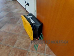 Il Master CDX 20 è un soffiatore professionale, portatile, mobile e silenzioso utilizzato per l'areazione e l'essiccazione di pavimenti. 