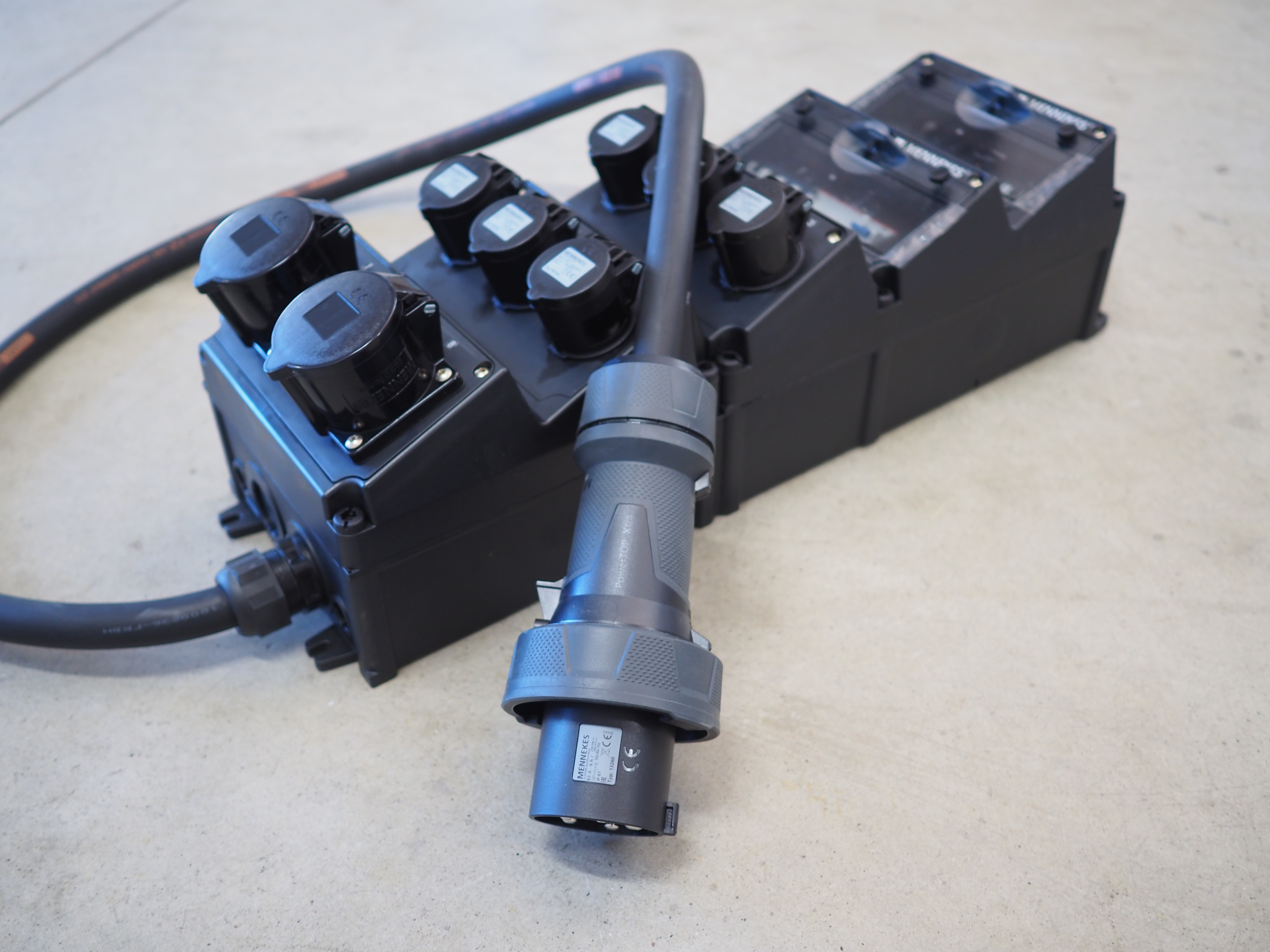 Quadri Pentapolari o Monofase con vari gradi di protezione, dotati di Differenziali e Magnetotermici per sezionare le singole uscite.