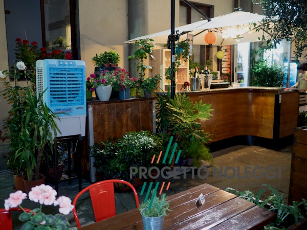 Free 3500 - Raffrescatore Evaporativo Portatile Free 3500 è un raffrescatore evaporativo portatile con doppio funzionamento, come ventilatori o come raffrescatori.