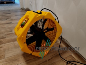 Master DFX 20 è un ventilatore professionale a elevato flusso d'aria, facile da utilizzare e trasportare.