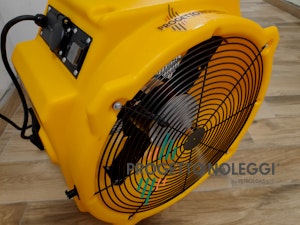 Master DFX 20 è un ventilatore professionale a elevato flusso d'aria, facile da utilizzare e trasportare.