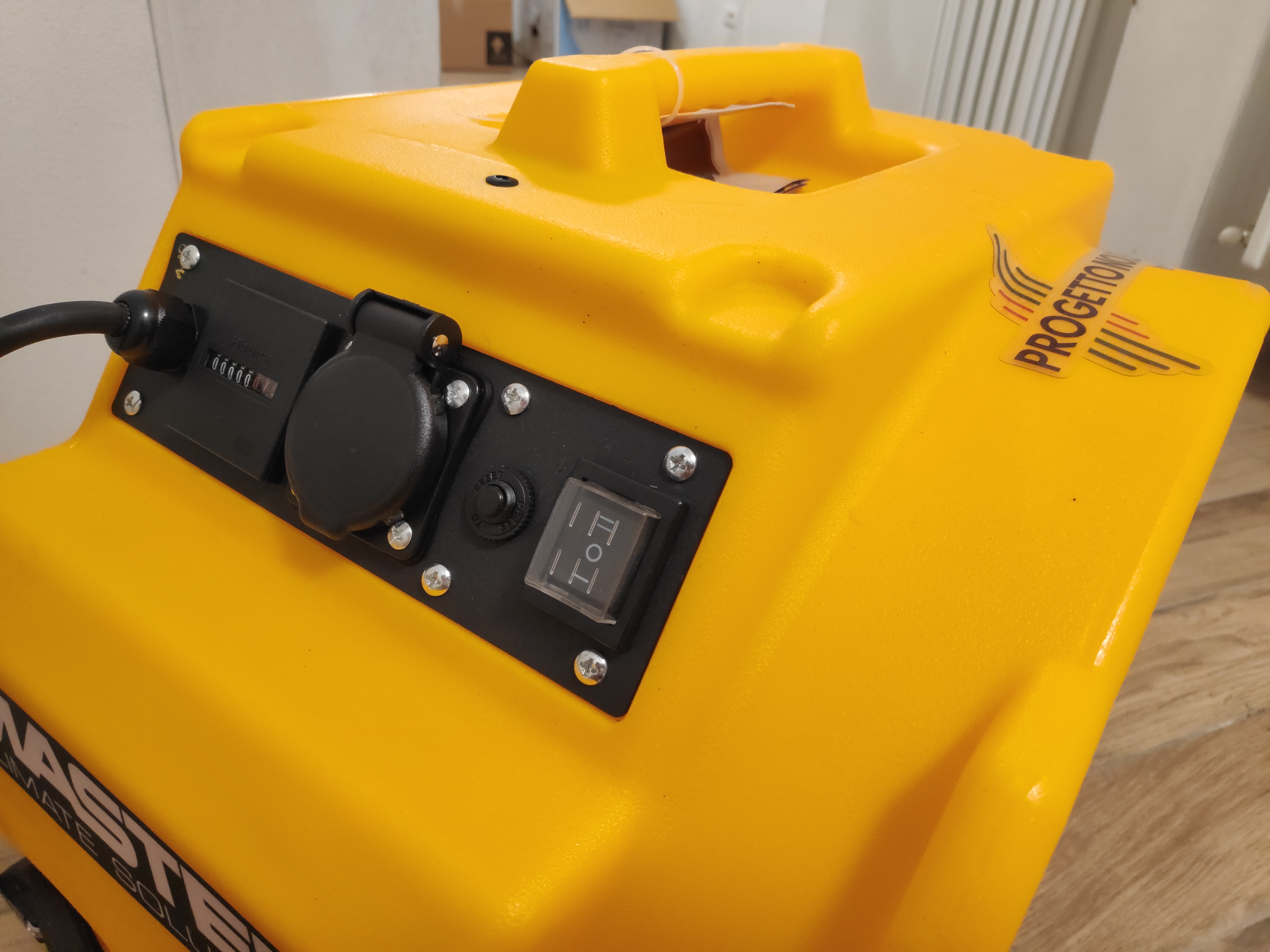 Master DFX 20 è un ventilatore professionale a elevato flusso d'aria, facile da utilizzare e trasportare.