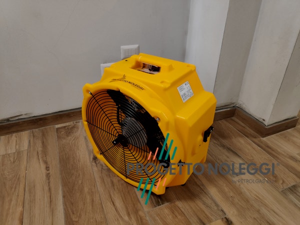 Master DFX 20 è un ventilatore professionale a elevato flusso d'aria, facile da utilizzare e trasportare.