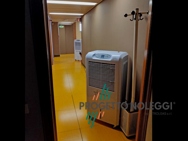 Master CCX 4.0 - Raffrescatore Evaporativo Portatile Master CCX 4.0 è un raffrescatore evaporativo Master con elettronica brevettata e prodotta in Italia. Tipologia di raffrescamento dell'aria naturale.