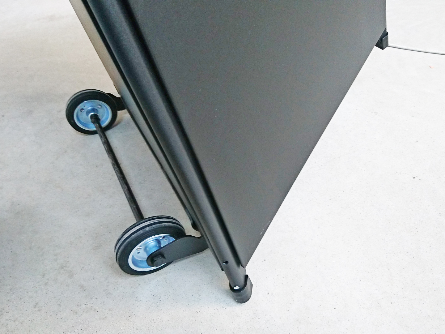 LuxuryCalor Falò Evo crea una calda ed invitante atmosfera con un tocco di design e bellezza. Potenza 10 kW alimentato con bombole di GPL propano.