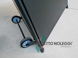 LuxuryCalor Falò Evo - Riscaldatore a Gas Nero Opaco LuxuryCalor Falò Evo crea una calda ed invitante atmosfera con un tocco di design e bellezza. Potenza 10 kW alimentato con bombole di GPL propano.