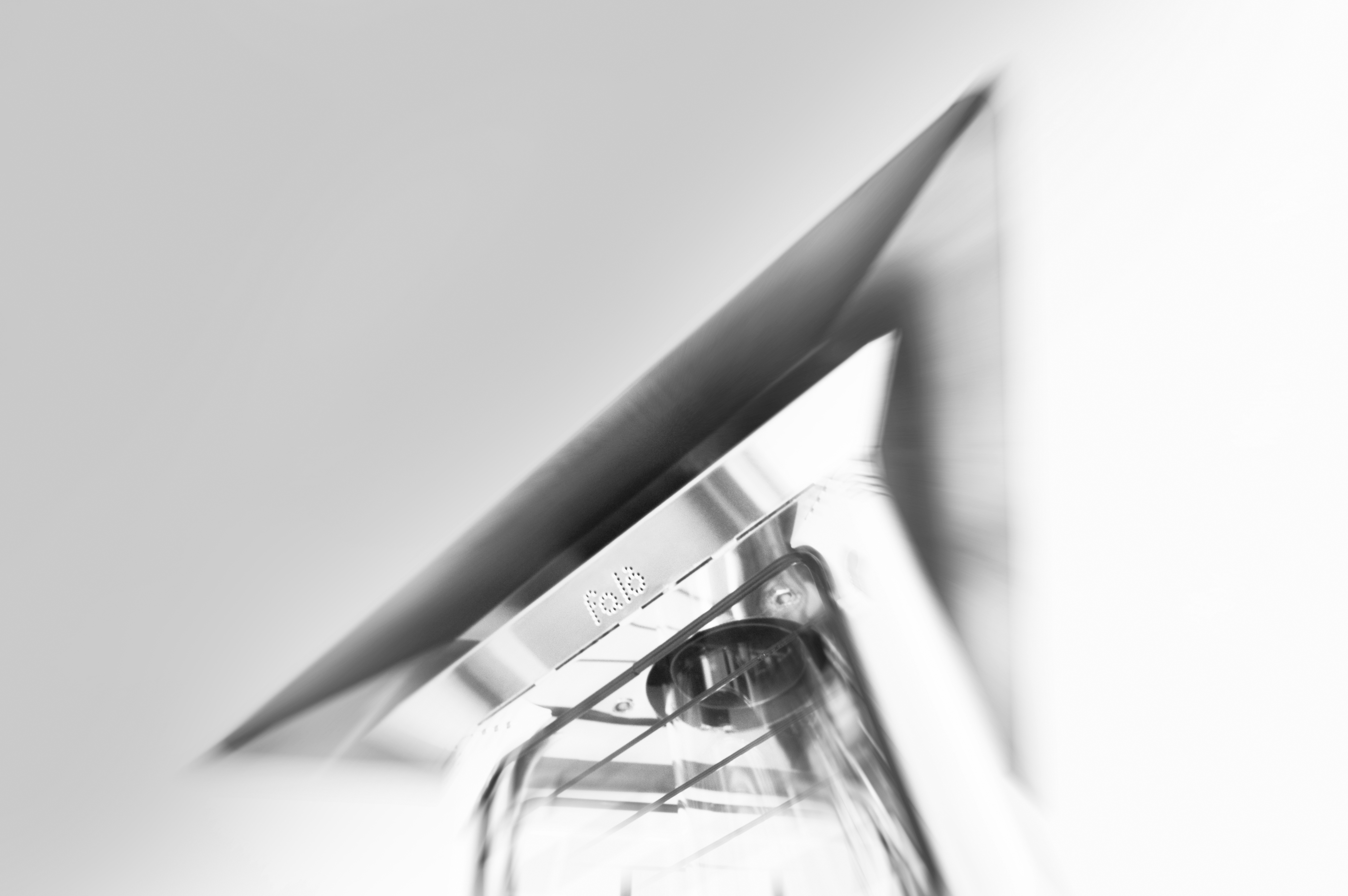 Un dettagglio del LuxyCalor Falò Evo, riscaldatore da esterni prodotto interamente in Italia.