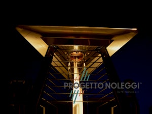 LuxuryCalor Falò Evo - Riscaldatore a Gas Nero Opaco LuxuryCalor Falò Evo crea una calda ed invitante atmosfera con un tocco di design e bellezza. Potenza 10 kW alimentato con bombole di GPL propano.