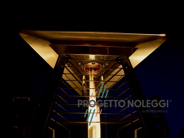 LuxuryCalor Falò Evo - Riscaldatore a Gas Nero Opaco LuxuryCalor Falò Evo crea una calda ed invitante atmosfera con un tocco di design e bellezza. Potenza 10 kW alimentato con bombole di GPL propano.