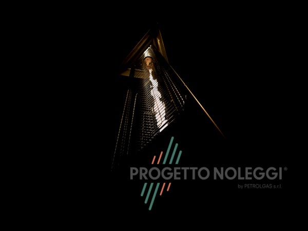 LuxuryCalor Falò Evo - Riscaldatore a Gas Nero Opaco LuxuryCalor Falò Evo crea una calda ed invitante atmosfera con un tocco di design e bellezza. Potenza 10 kW alimentato con bombole di GPL propano.