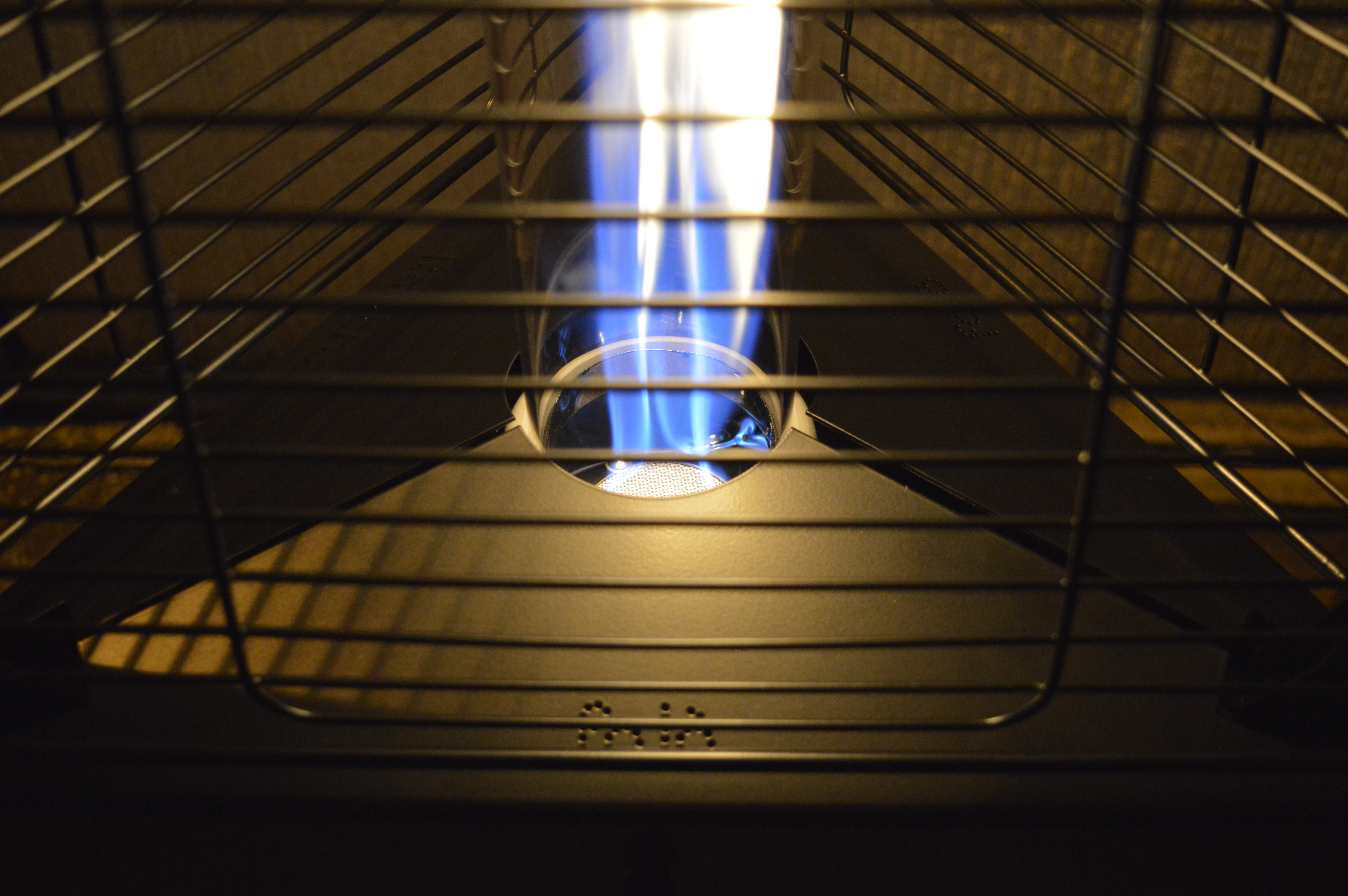 LuxuryCalor Falò Evo crea una calda ed invitante atmosfera con un tocco di design e bellezza. Potenza 10 kW alimentato con bombole di GPL propano.