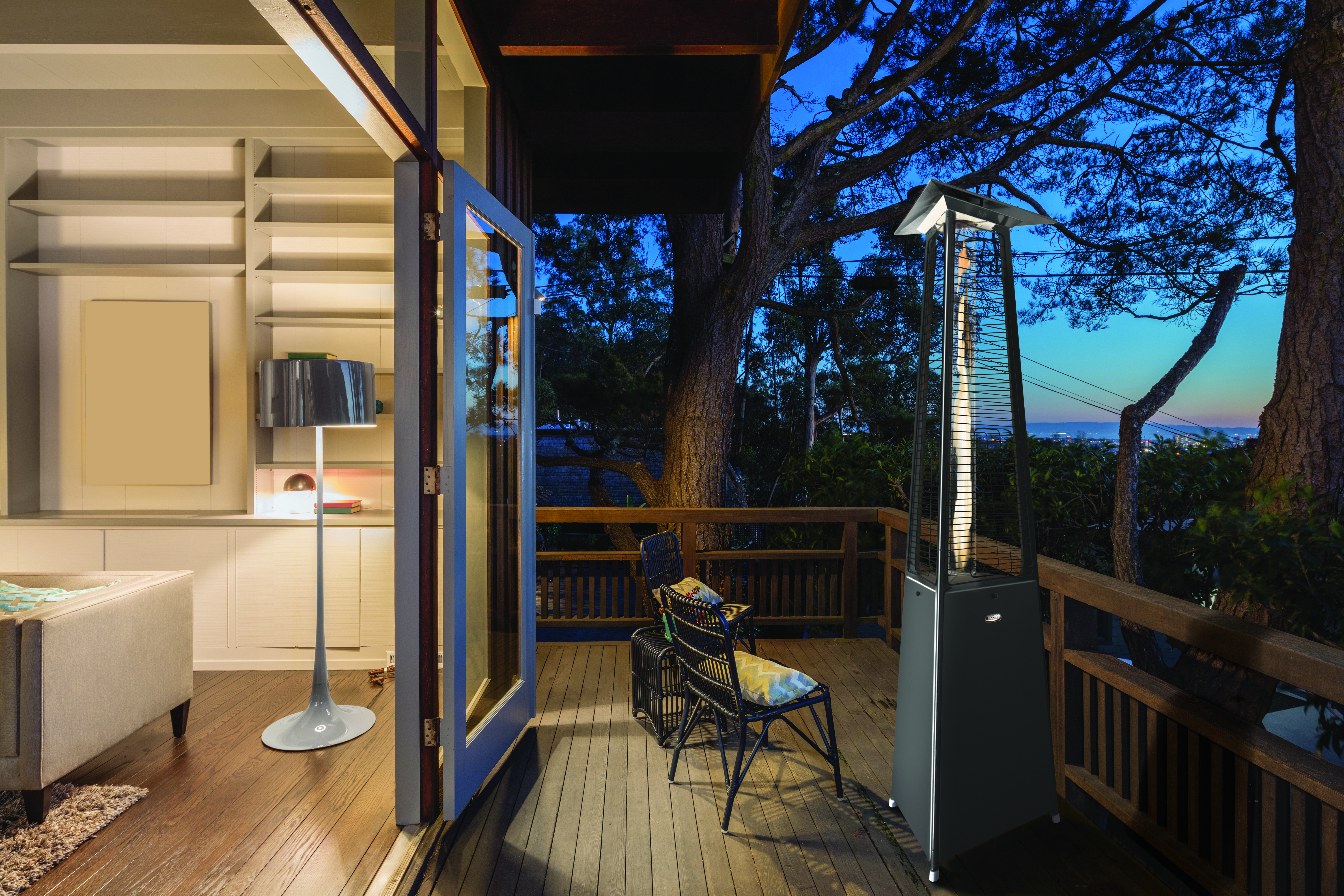 LuxuryCalor Falò Evo crea una calda ed invitante atmosfera con un tocco di design e bellezza. Potenza 10 kW alimentato con bombole di GPL propano.