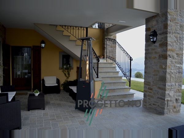 LuxuryCalor Falò Evo - Riscaldatore a Gas Nero Opaco LuxuryCalor Falò Evo crea una calda ed invitante atmosfera con un tocco di design e bellezza. Potenza 10 kW alimentato con bombole di GPL propano.