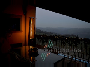 LuxuryCalor Falò Evo - Riscaldatore a gas - Ruggine Corten La LuxuryCalor Falò Evo crea una calda ed invitante atmosfera con un tocco di design e bellezza. Potenza 10 kW alimentato con bombole di GPL propano.