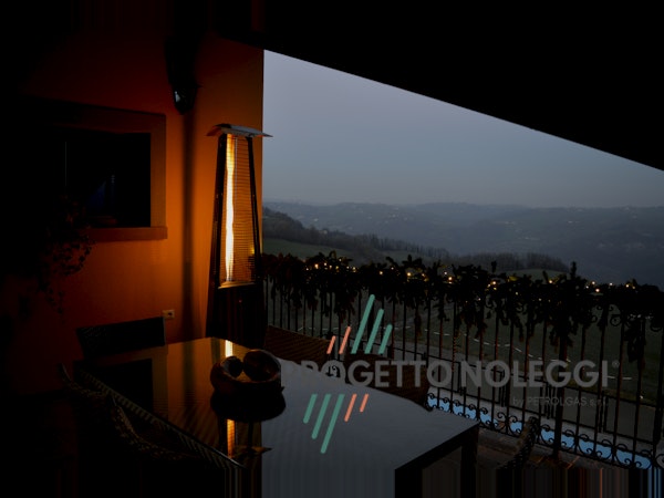 LuxuryCalor Falò Evo - Riscaldatore a gas - Ruggine Corten La LuxuryCalor Falò Evo crea una calda ed invitante atmosfera con un tocco di design e bellezza. Potenza 10 kW alimentato con bombole di GPL propano.