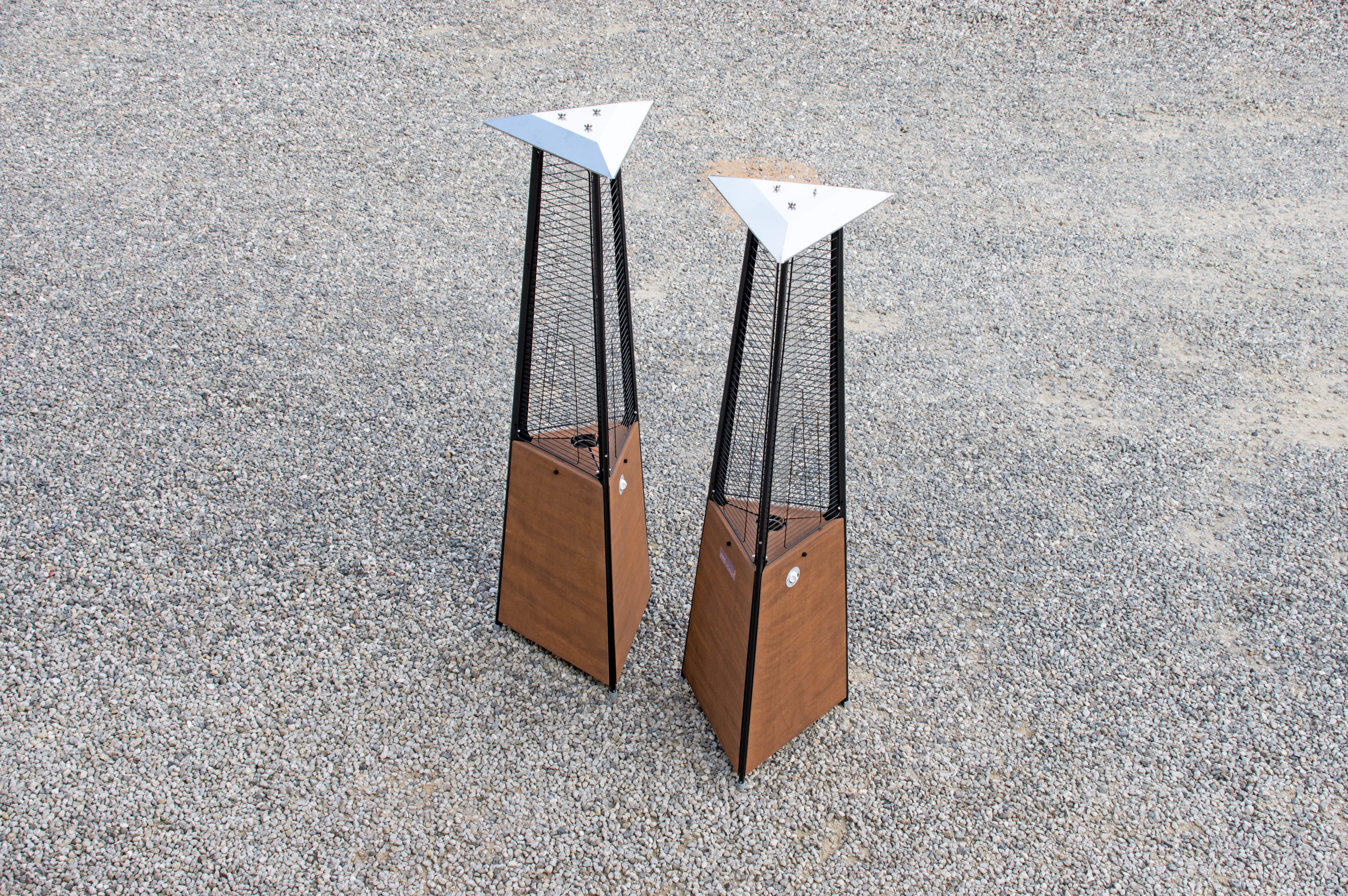 La LuxuryCalor Falò Evo crea una calda ed invitante atmosfera con un tocco di design e bellezza. Potenza 10 kW alimentato con bombole di GPL propano.