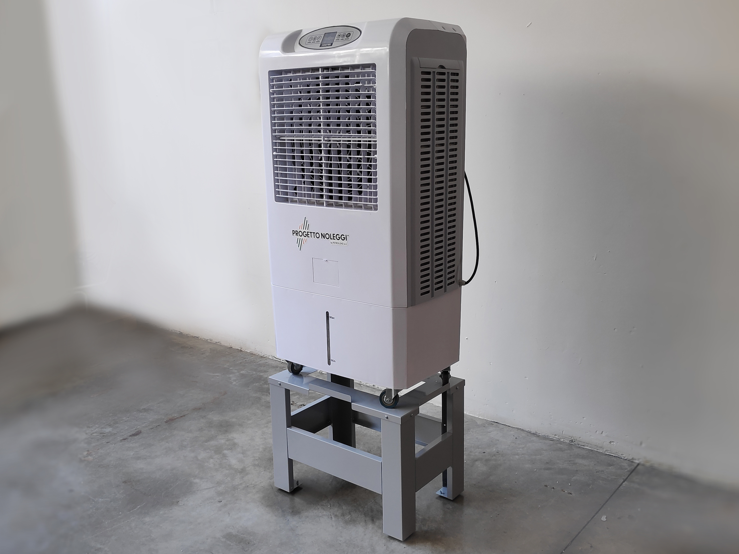 Master CCX 4.0 è un supporto per rialzare il raffrescatore ed avere una gettata d'aria che non dà fastidio a chi si trova nelle strette vicinanze.