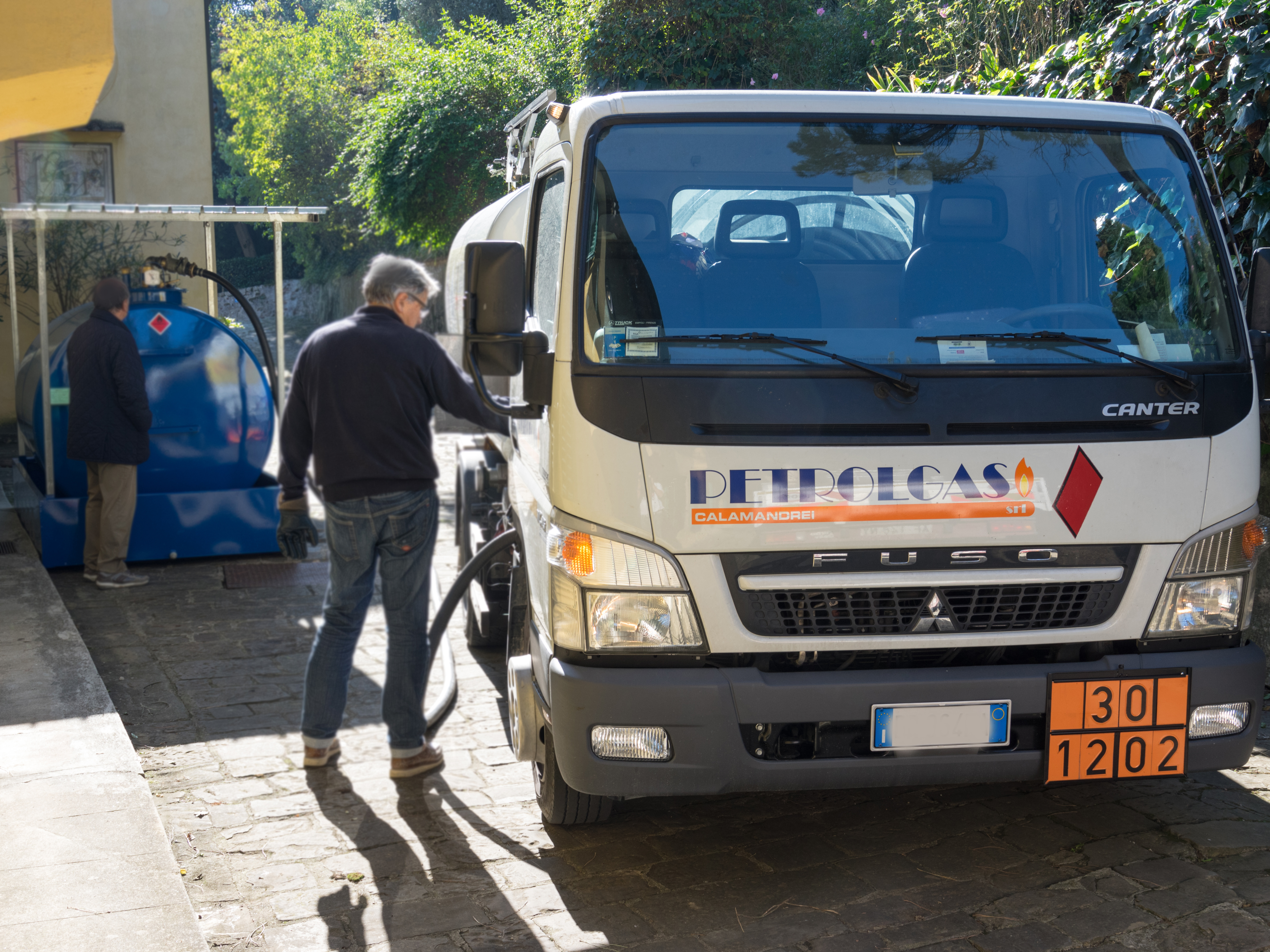 La gestione del carburante non è un problema!! Penserà a tutto Petrolgas controllando il livello del carburante nel vostro serbatoio o cisterna, in autonomia ce ne occuperemo noi, permettendovi di concentrarvi sulla vostra attività senza perdite di tempo e preoccupazioni.