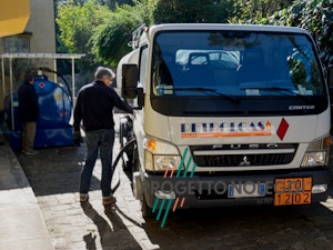 Fornitura Gasolio/Kerosene La gestione del carburante non è un problema!! Penserà a tutto Petrolgas controllando il livello del carburante nel vostro serbatoio o cisterna, in autonomia ce ne occuperemo noi, permettendovi di concentrarvi sulla vostra attività senza perdite di tempo e preoccupazioni.