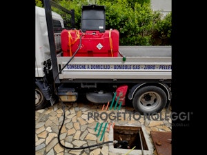 Fornitura Gasolio/Kerosene La gestione del carburante non è un problema!! Penserà a tutto Petrolgas controllando il livello del carburante nel vostro serbatoio o cisterna, in autonomia ce ne occuperemo noi, permettendovi di concentrarvi sulla vostra attività senza perdite di tempo e preoccupazioni.