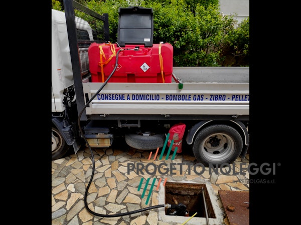 Fornitura Gasolio/Kerosene La gestione del carburante non è un problema!! Penserà a tutto Petrolgas controllando il livello del carburante nel vostro serbatoio o cisterna, in autonomia ce ne occuperemo noi, permettendovi di concentrarvi sulla vostra attività senza perdite di tempo e preoccupazioni.