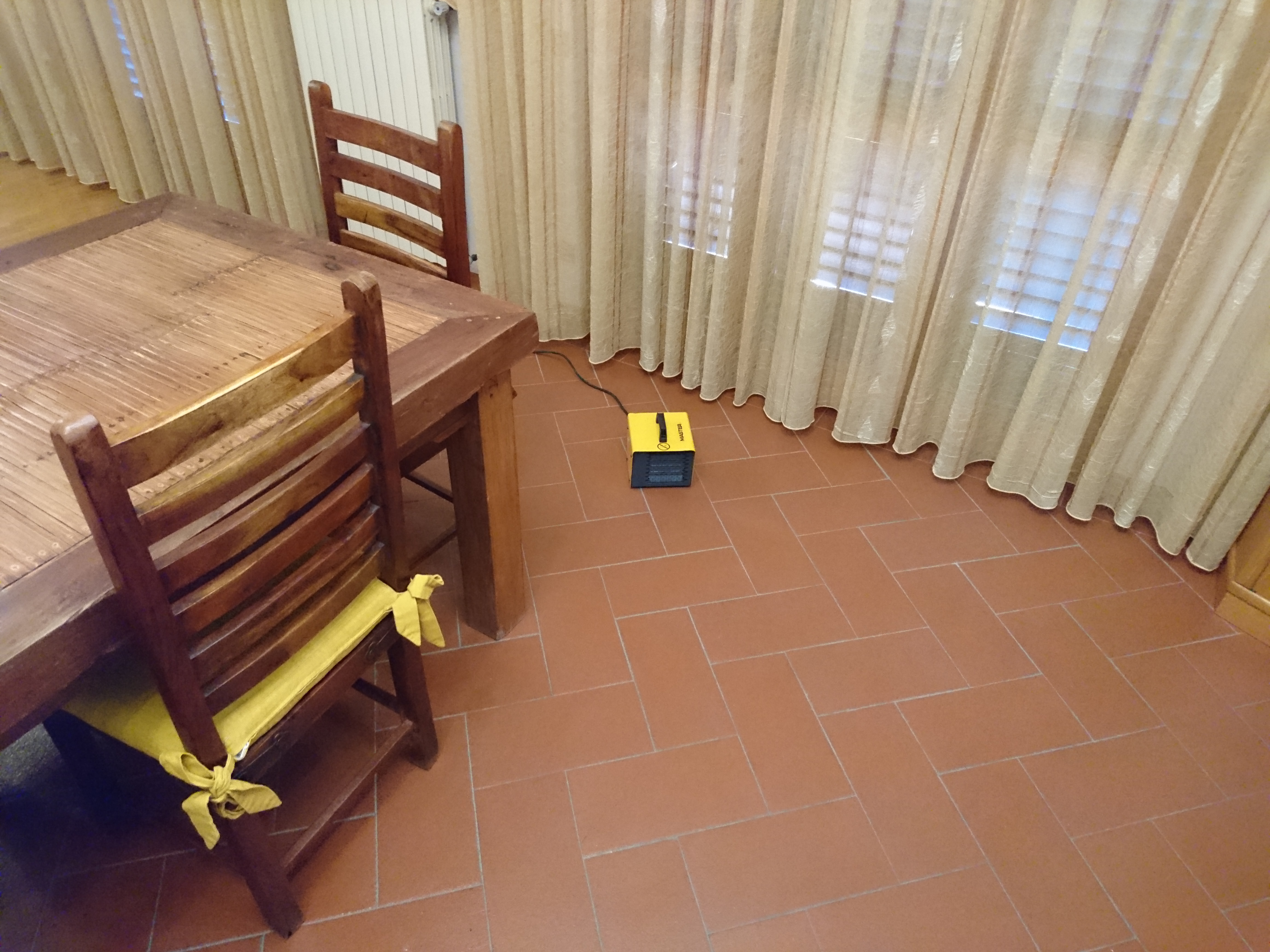 Master B 2 PTC è un generatore d'aria calda elettrico ad Alto Rendimento, grazie alla tecnologia PTC (coefficiente di temperatura positivo) e le resistenze in ceramica.