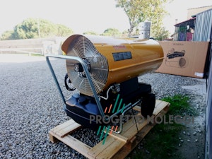 Master BV 290 - Generatore d'aria calda indiretto  Master BV 290 è un generatore d'aria calda a Gasolio con canna fumaria per scarico dei fumi in verticale.