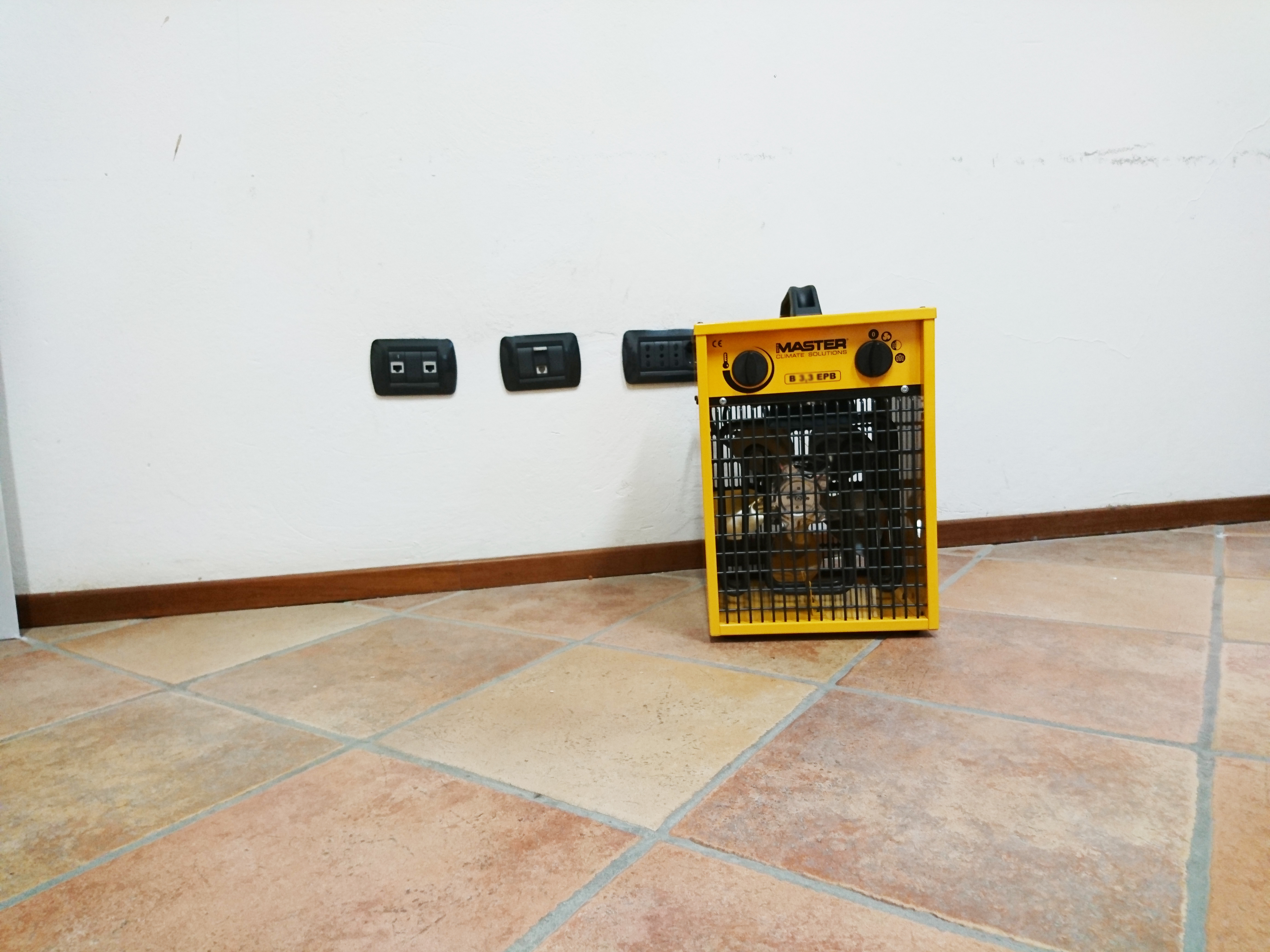 Il Generatore d'aria calda elettrico a espirazione Master B 2 ha diverse applicazioni grazie alle sue minime dimensioni.