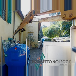 Cisterna per Gasolio da 2000 o 3000 Litri con Erogatore Cisterna in acciaio per Gasolio o Kerosene da 2.000 o 3.000 Litri, con vasca di contenimento e tettino protettivo. Su richiesta dotati anche di erogatore.