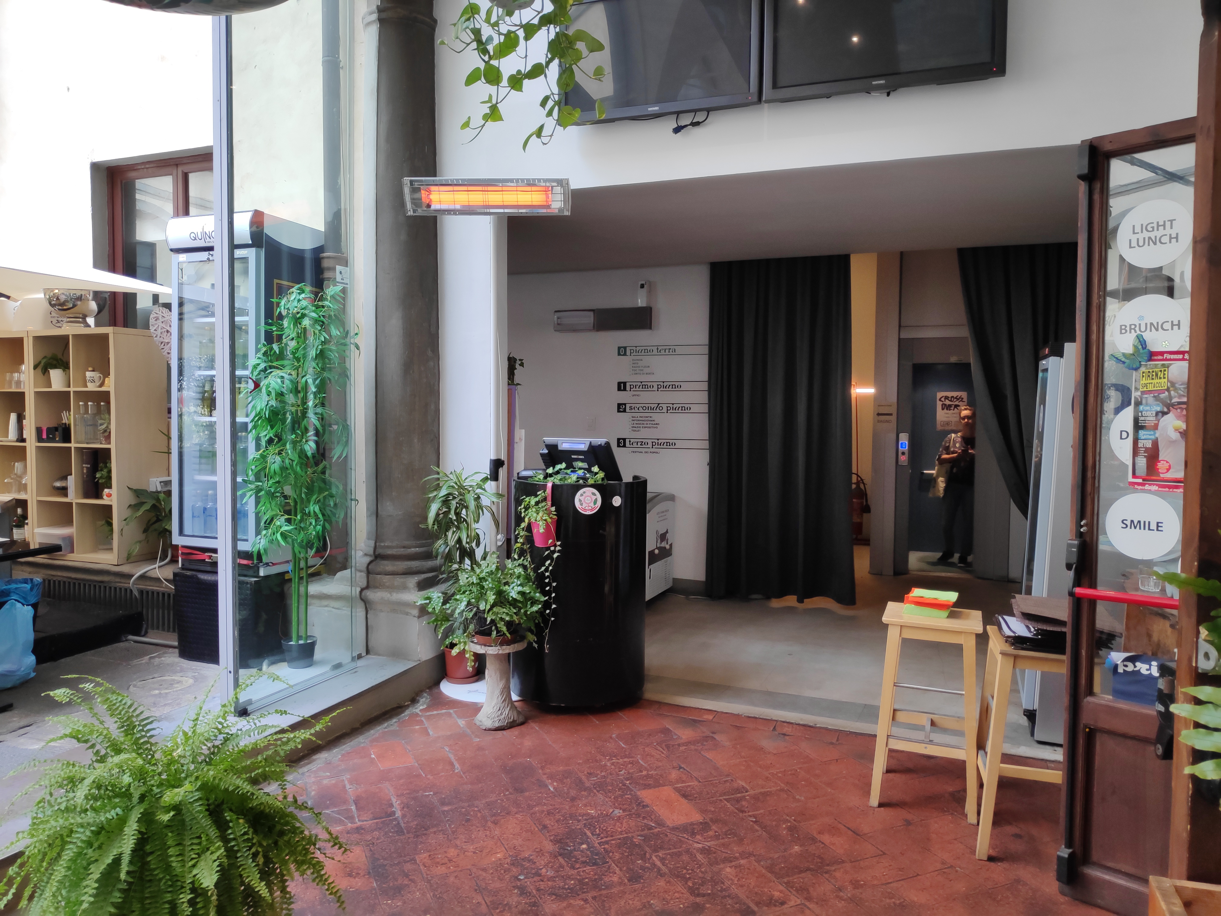 Grado OMV 1650 è una lampada innovativa a onda media che non emette luce ma riscalda in maniera pulita e sicura.