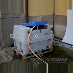 Cisterna per Gasolio da 400 litri con Erogatore Progetto Noleggi offre cisterne leggere in polietilene per il trasporto di combustibili come Gasolio o Kerosene.