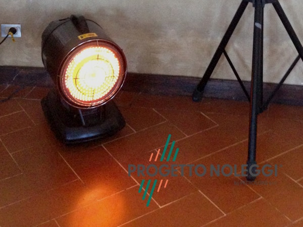 Master DC 61 - Riscaldatore a Gasolio a infrarossi con batteria Il Master DC 61 riscalda per irraggiamento senza nessun spostamento d'aria con alta silenziosità, con funzionamento a batteria.