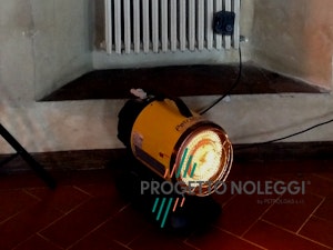 Master XL 61 - Riscaldatore a Gasolio a infrarossi Il Master XL 61 riscalda per irraggiamento senza nessun spostamento d'aria con alta silenziosità.