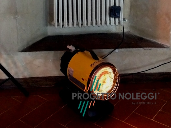 Master XL 61 - Riscaldatore a Gasolio a infrarossi Il Master XL 61 riscalda per irraggiamento senza nessun spostamento d'aria con alta silenziosità.