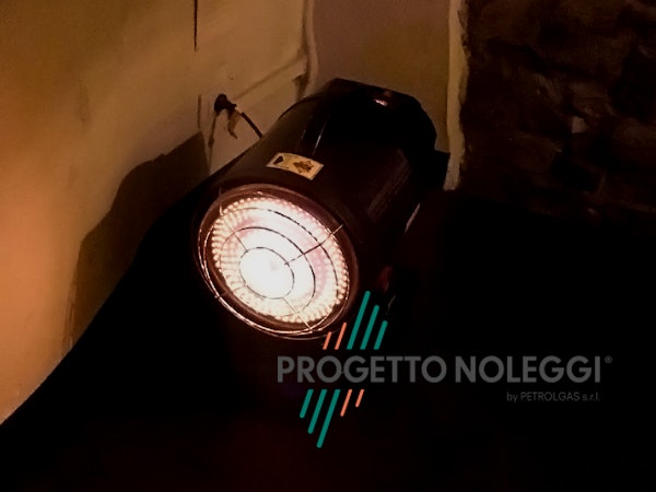 Master XL 61 - Riscaldatore a Gasolio a infrarossi Il Master XL 61 riscalda per irraggiamento senza nessun spostamento d'aria con alta silenziosità.